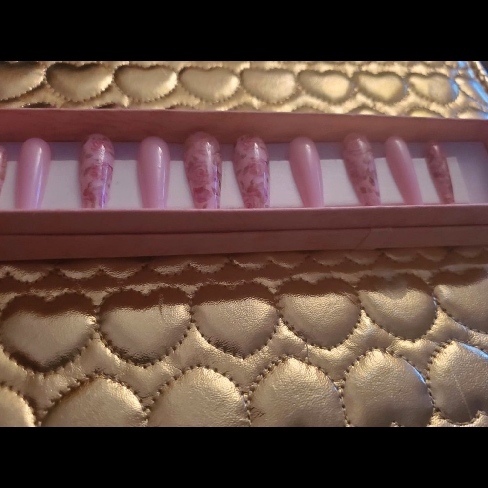 Pink Floral press on nails 🌸 - Picture 3 of 7